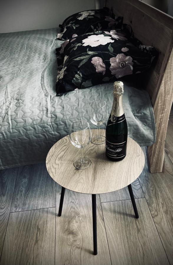 Ne-Doma Apartman Chomutov Kültér fotó